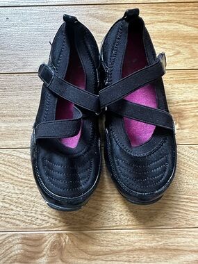 ✨4/$16✨ Jumping Beans Black Shoes - Size 10
